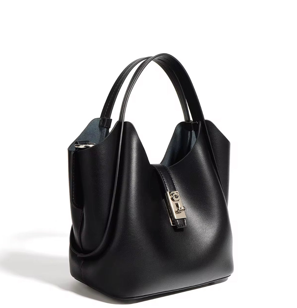 The Maison Tote – Noir