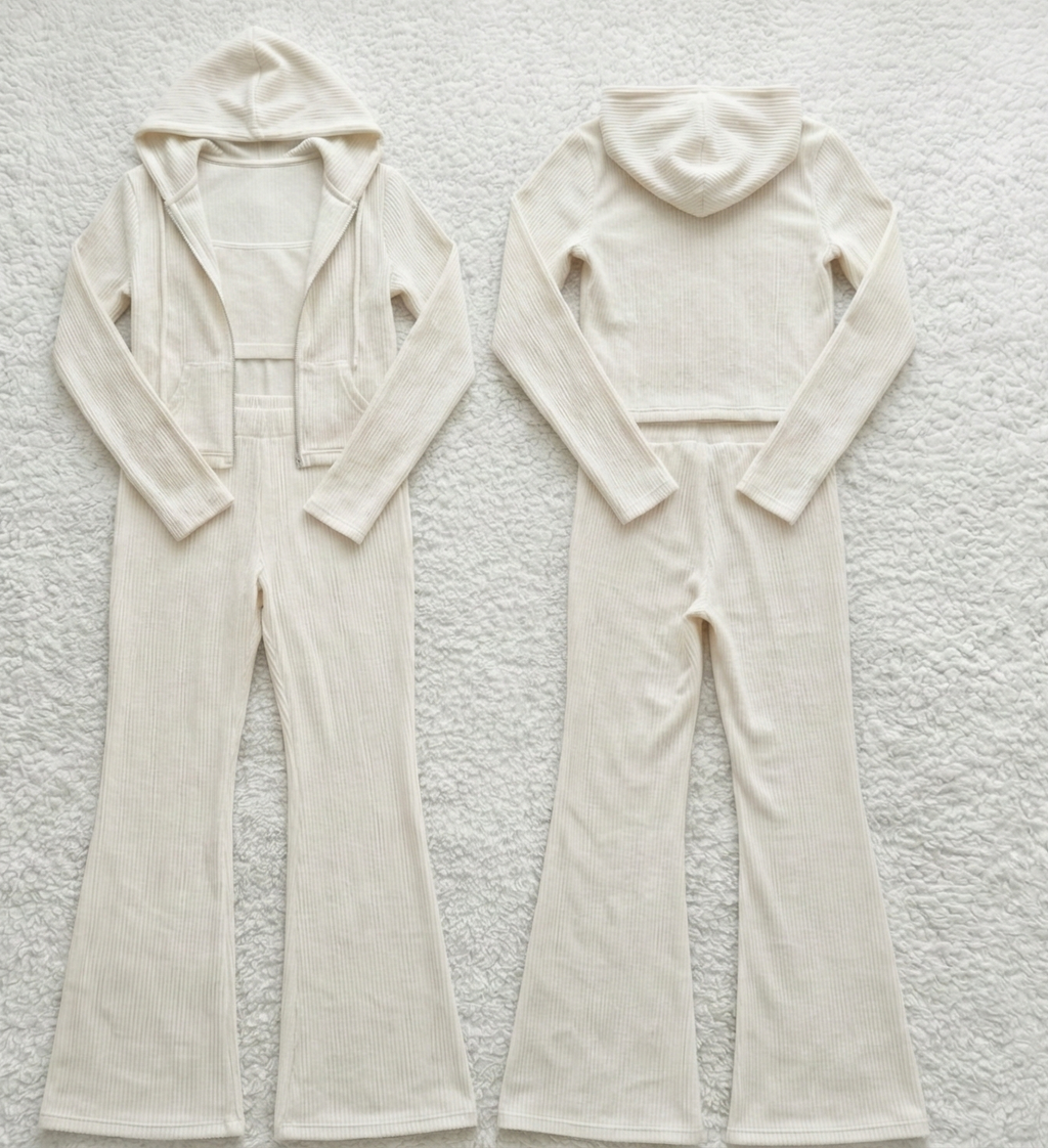 Ensemble Loungewear "Épure" – Hoodie Court & Pantalon Flare en Maille Côtelée