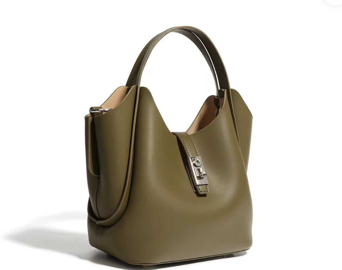 The Maison Tote – Noir