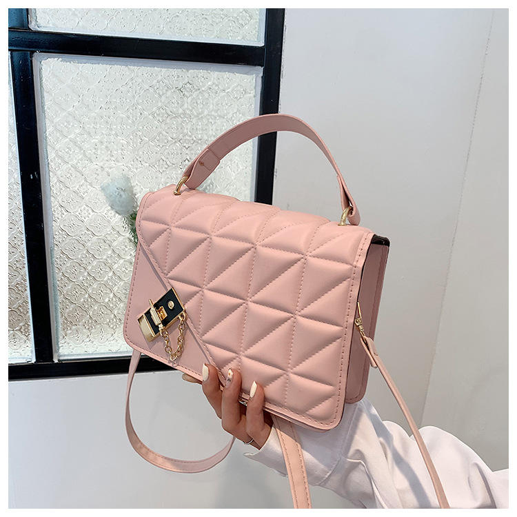 Sac à Main Matelassé "Diamant" avec Chaîne Dorée – Élégance Géométrique